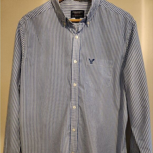 M46 American Eagle Outfitters men's blue n white striped button up long sleeved - Picture 1 of 10